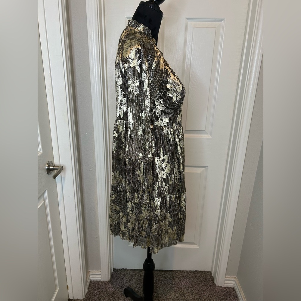 XS, fits up to M Vince Camuto Black Gold Floral Foil Split Neck Ruffle Dress - Picture 2 of 8